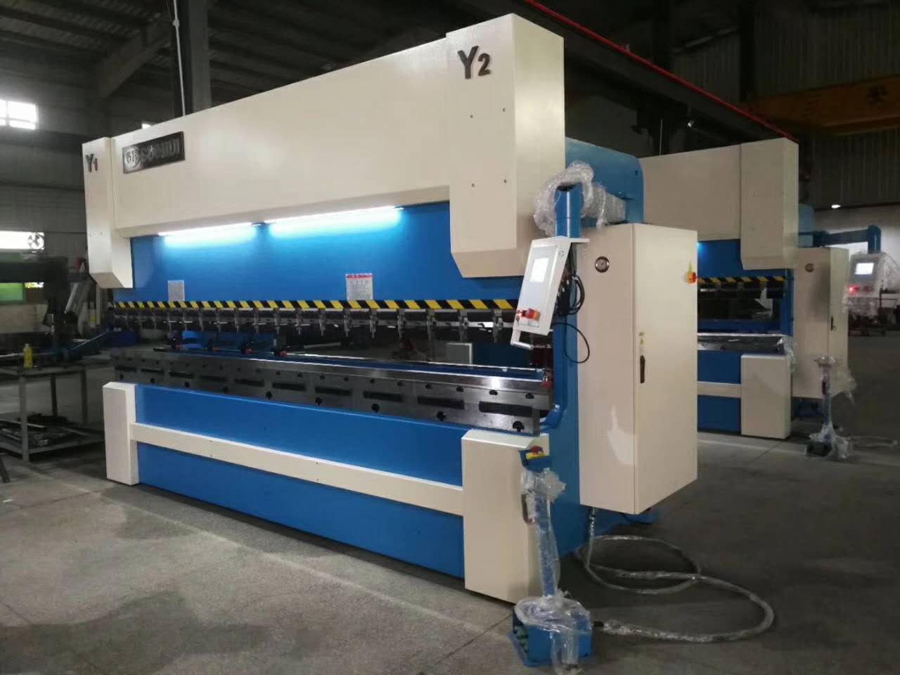 想了解數(shù)控折彎機(jī)的特點(diǎn)