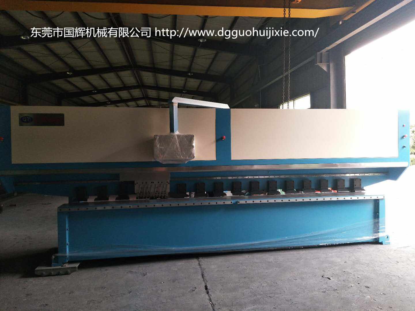 國(guó)輝刨槽機(jī)裝車(chē)發(fā)往寧波