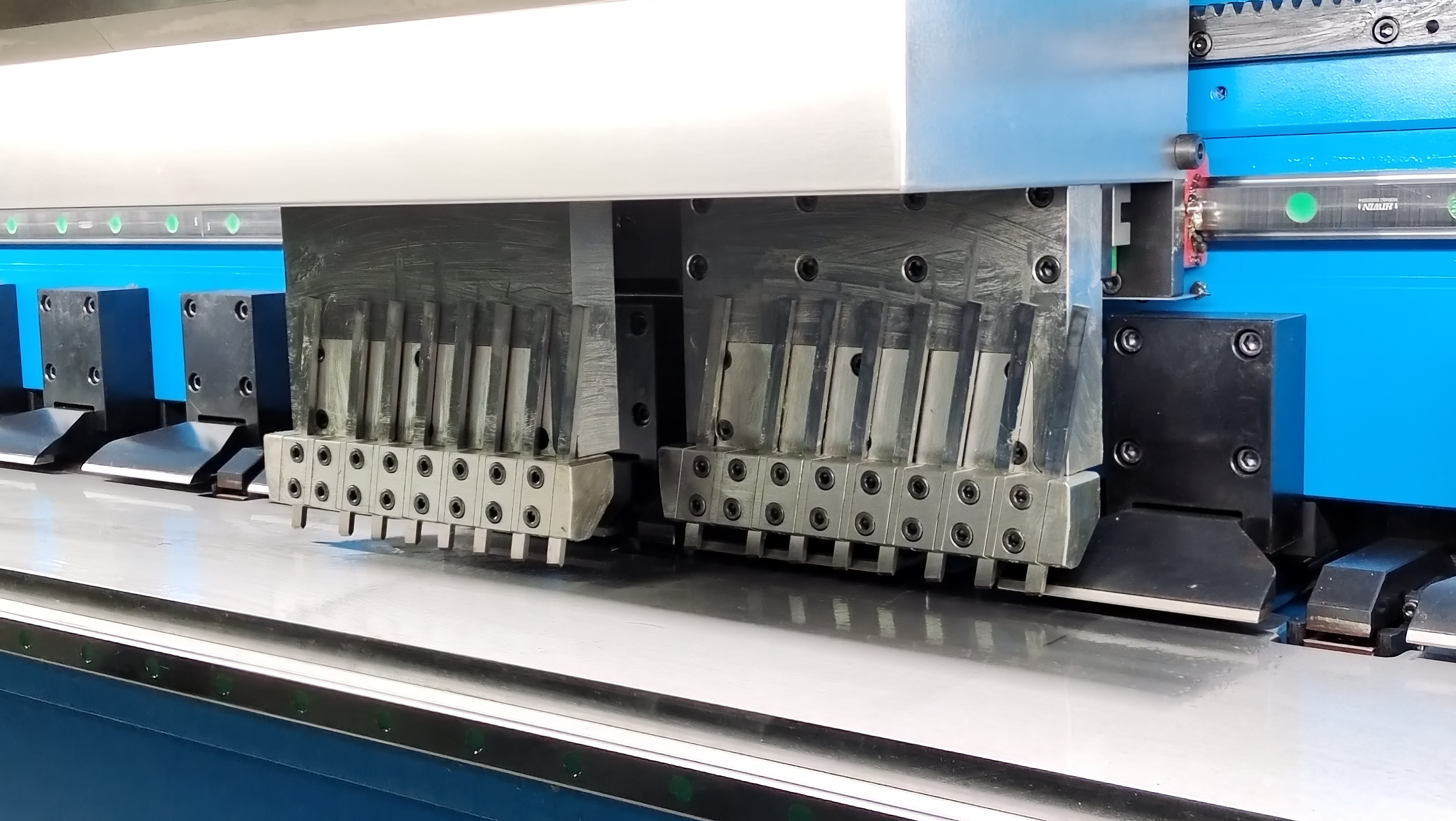 廣東國輝機(jī)械新款雙頭雙槽刨槽機(jī)震撼上市
